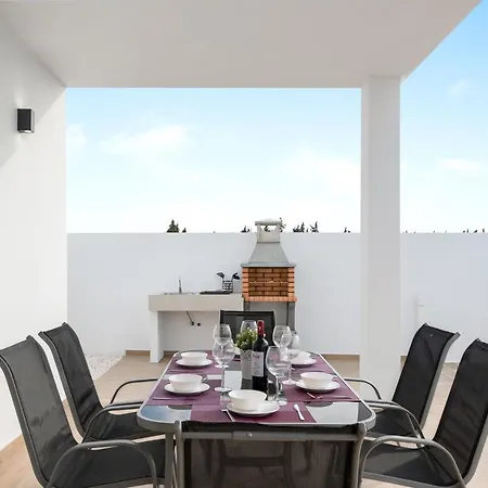 Sandra Solo Familias Holiday home *
